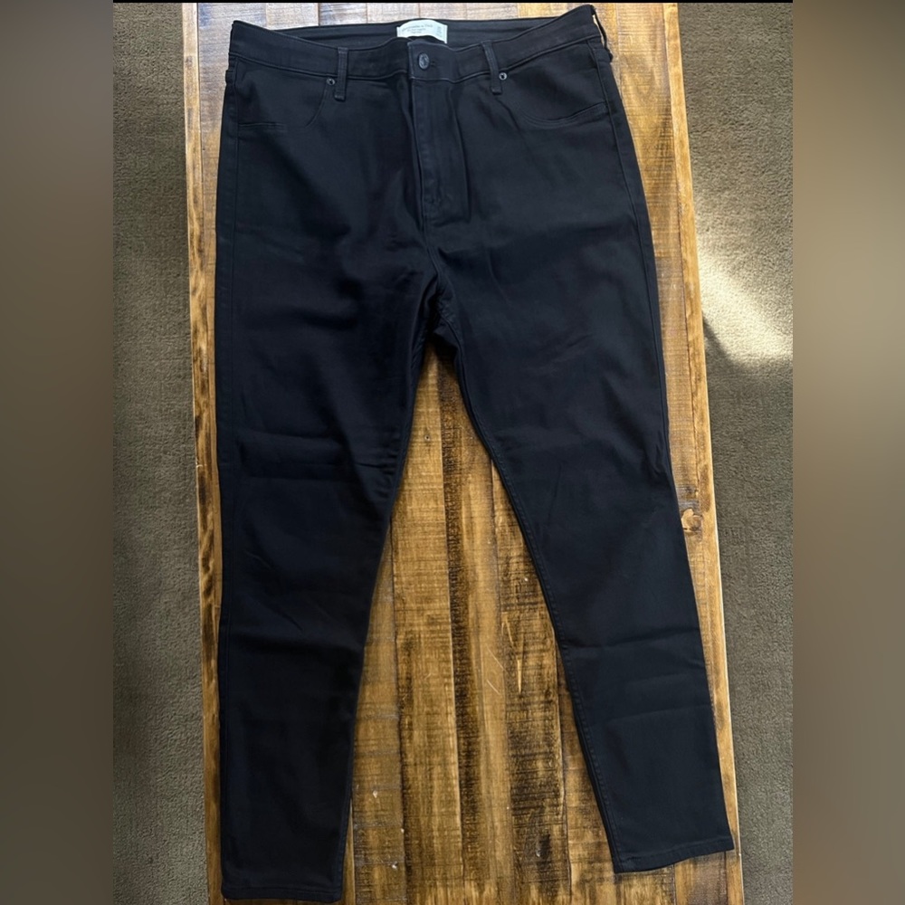 Abercrombie & Fitch High-Rise Black Jean Legging